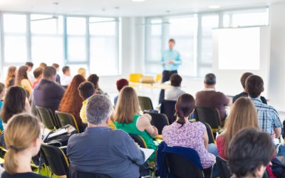La conférence médiumnique, un moment hors du commun avec les défunts 