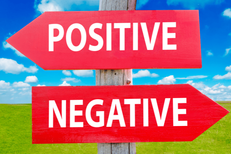Pensée positive contre Pensée négative